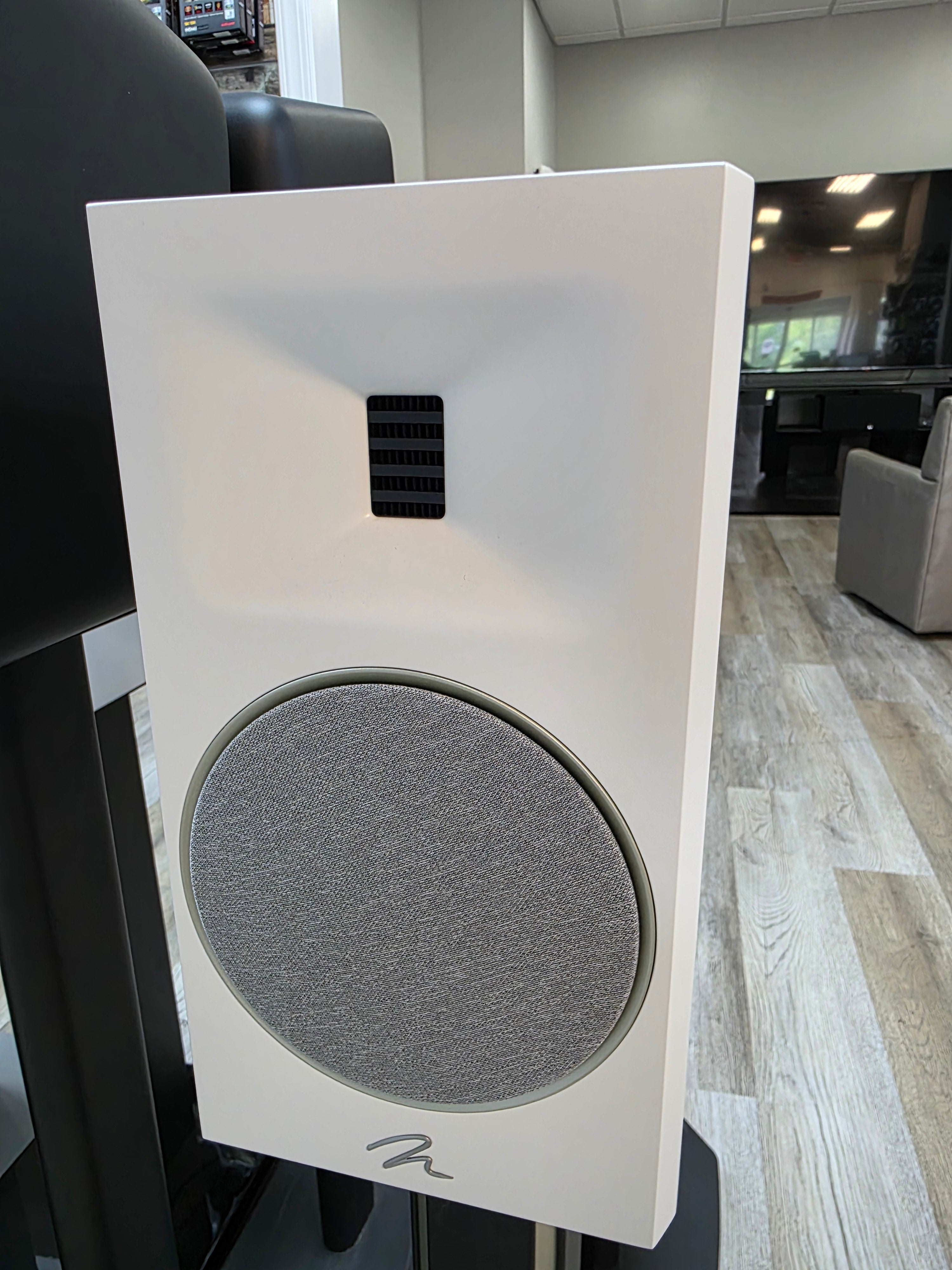 Martin Logan Motion B10 Bookshelf Speaker in Satin White (Demo Pair) | Best Martin Logan Motion B10 Bookshelf Speaker in Satin White (Demo Pair) | Martin Logan Motion B10 Bookshelf Speaker in Satin White (Demo Pair) Reviews |  Audiolab Stereo & Video