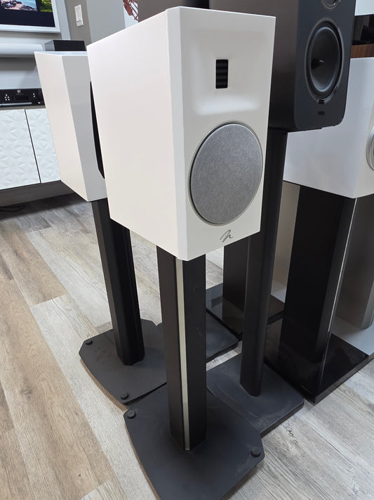 Martin Logan Motion B10 Bookshelf Speaker in Satin White (Demo Pair) | Best Martin Logan Motion B10 Bookshelf Speaker in Satin White (Demo Pair) | Martin Logan Motion B10 Bookshelf Speaker in Satin White (Demo Pair) Reviews |  Audiolab Stereo & Video